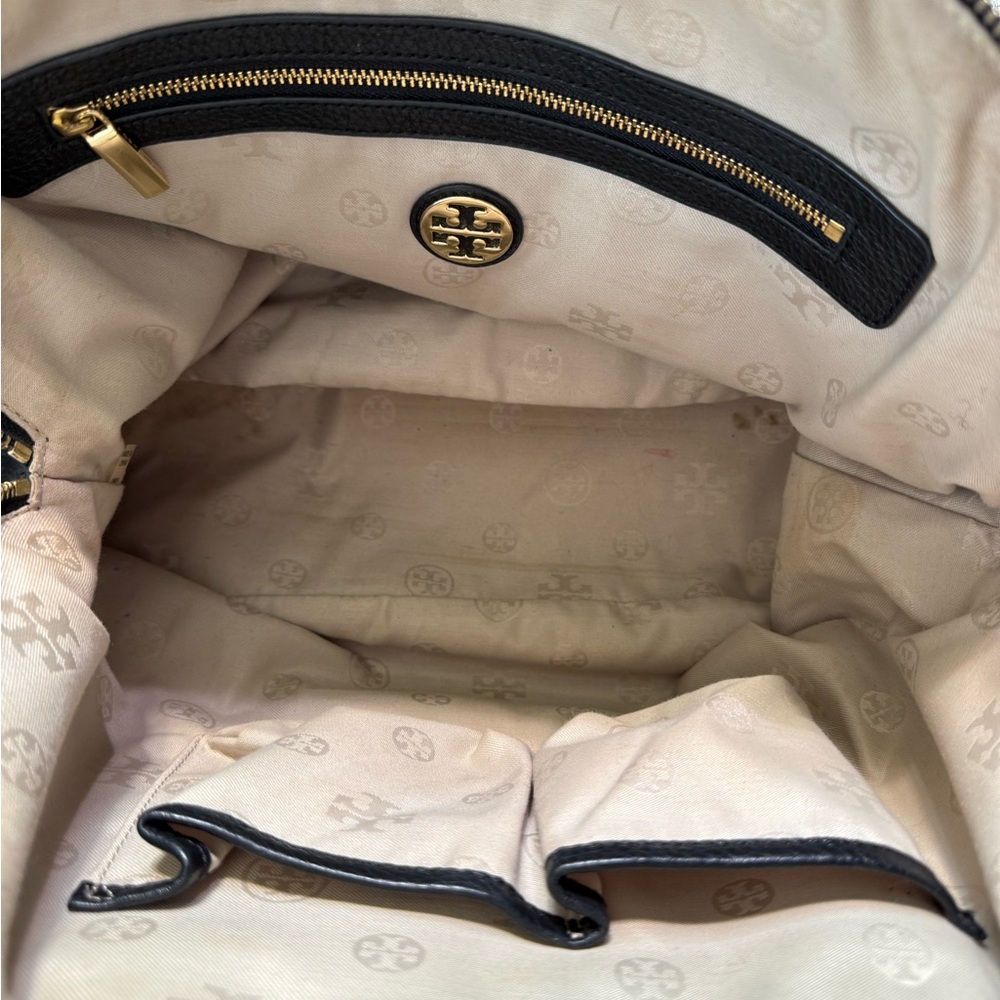 Tory Burch - Authentic black leather shoulder bag. Dome. Golden hardware, logo - Picture 14 of 16